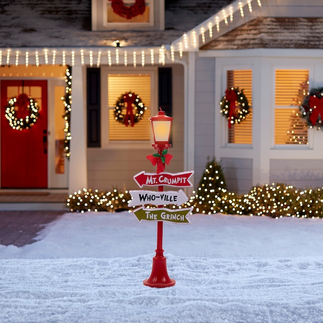 An application scenario or product detail of grinch outdoor decorations - Image 10