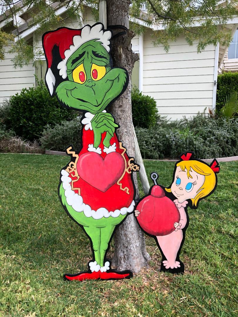 An application scenario or product detail of grinch outdoor decorations - Image 14