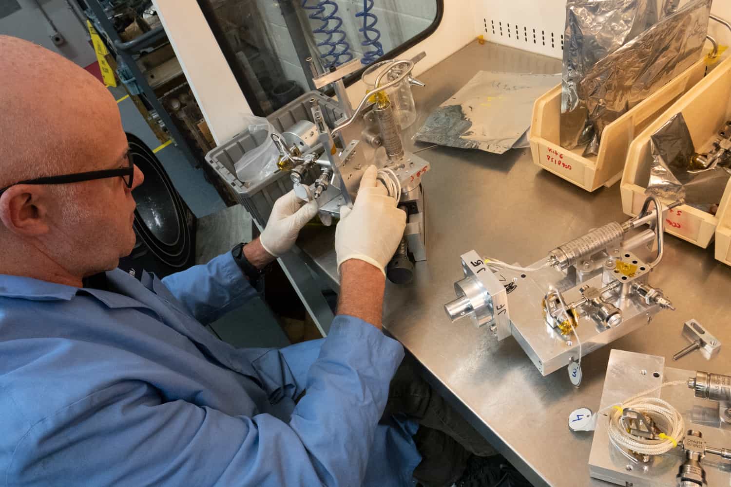 An application scenario or product detail of gross leak test - Image 16