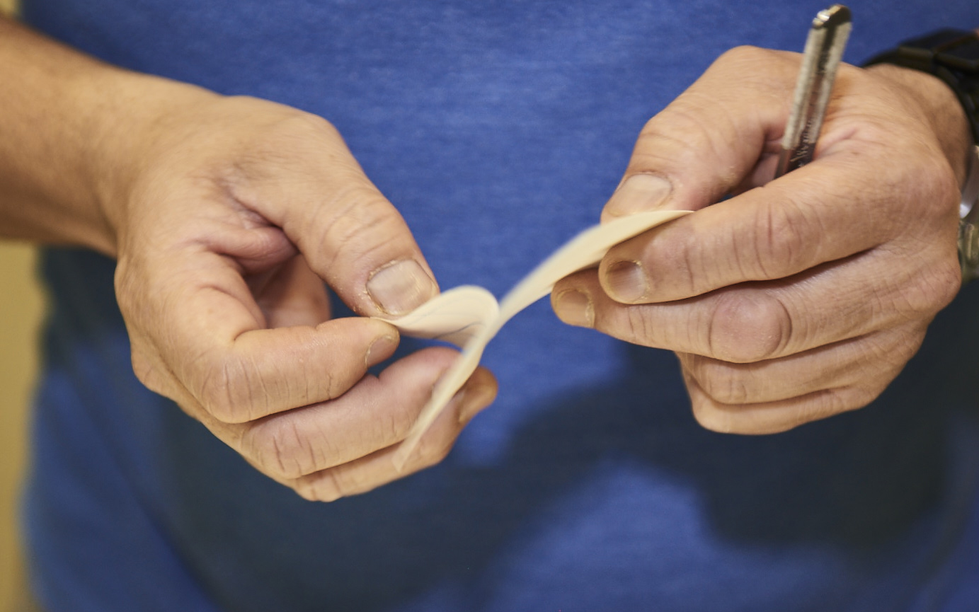 An application scenario or product detail of hand labelling - Image 3