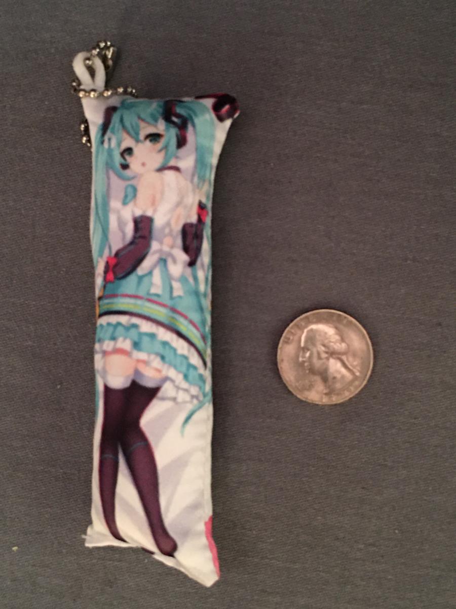 An application scenario or product detail of hatsune miku body pillow - Image 5
