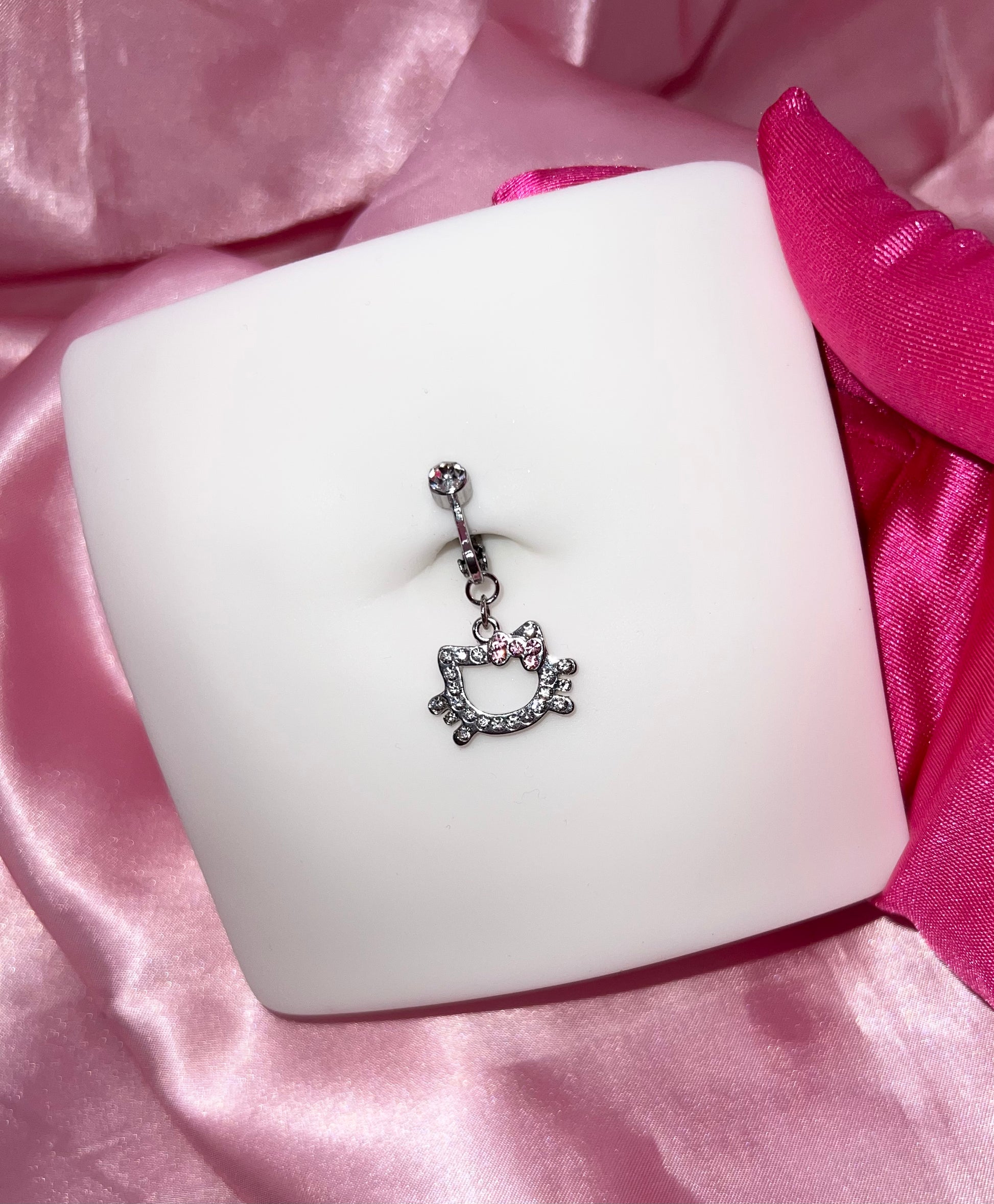 An application scenario or product detail of hello kitty belly ring - Image 8