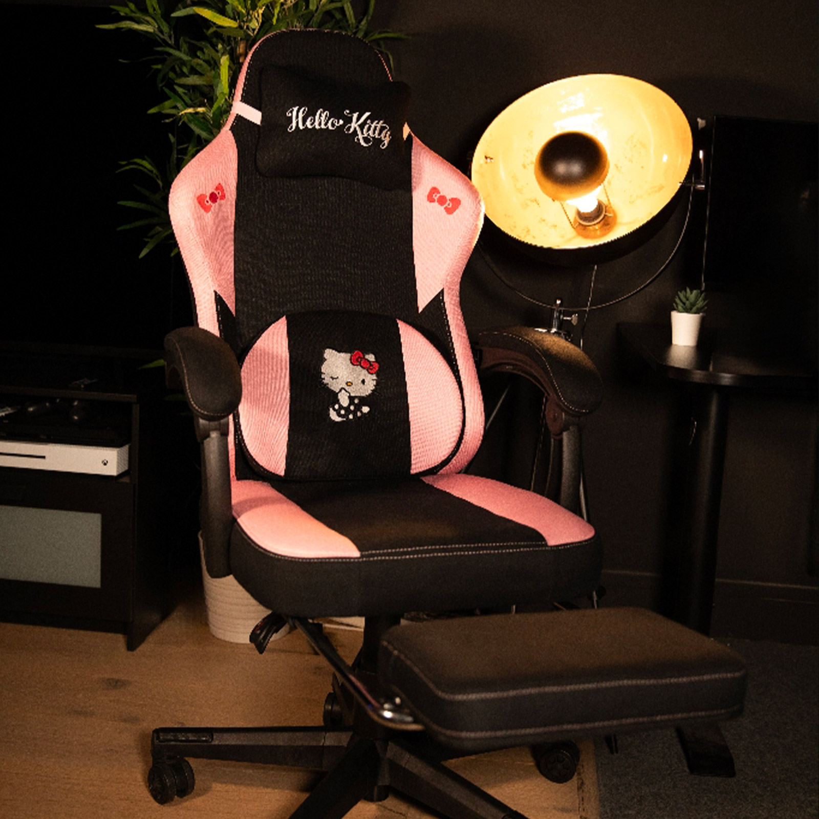 An application scenario or product detail of hello kitty gaming chair - Image 10