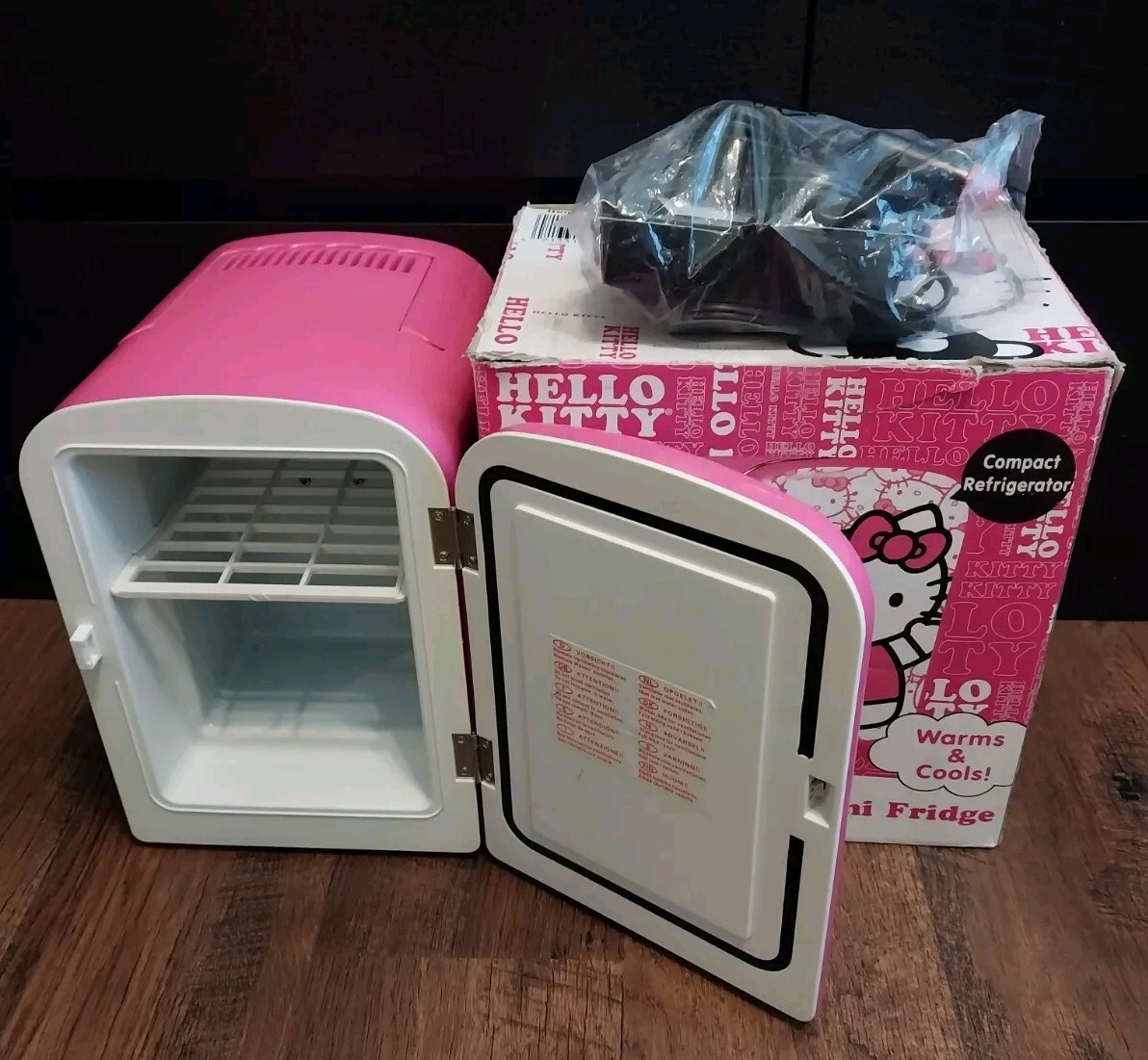 An application scenario or product detail of hello kitty mini refrigerator - Image 3