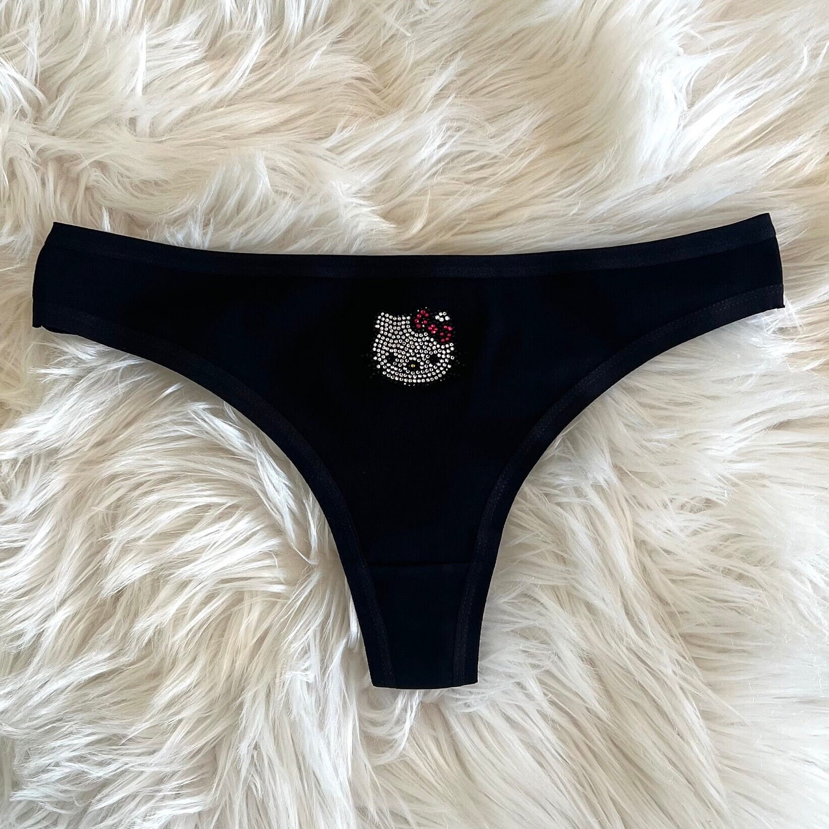 An application scenario or product detail of hello kitty thong - Image 8