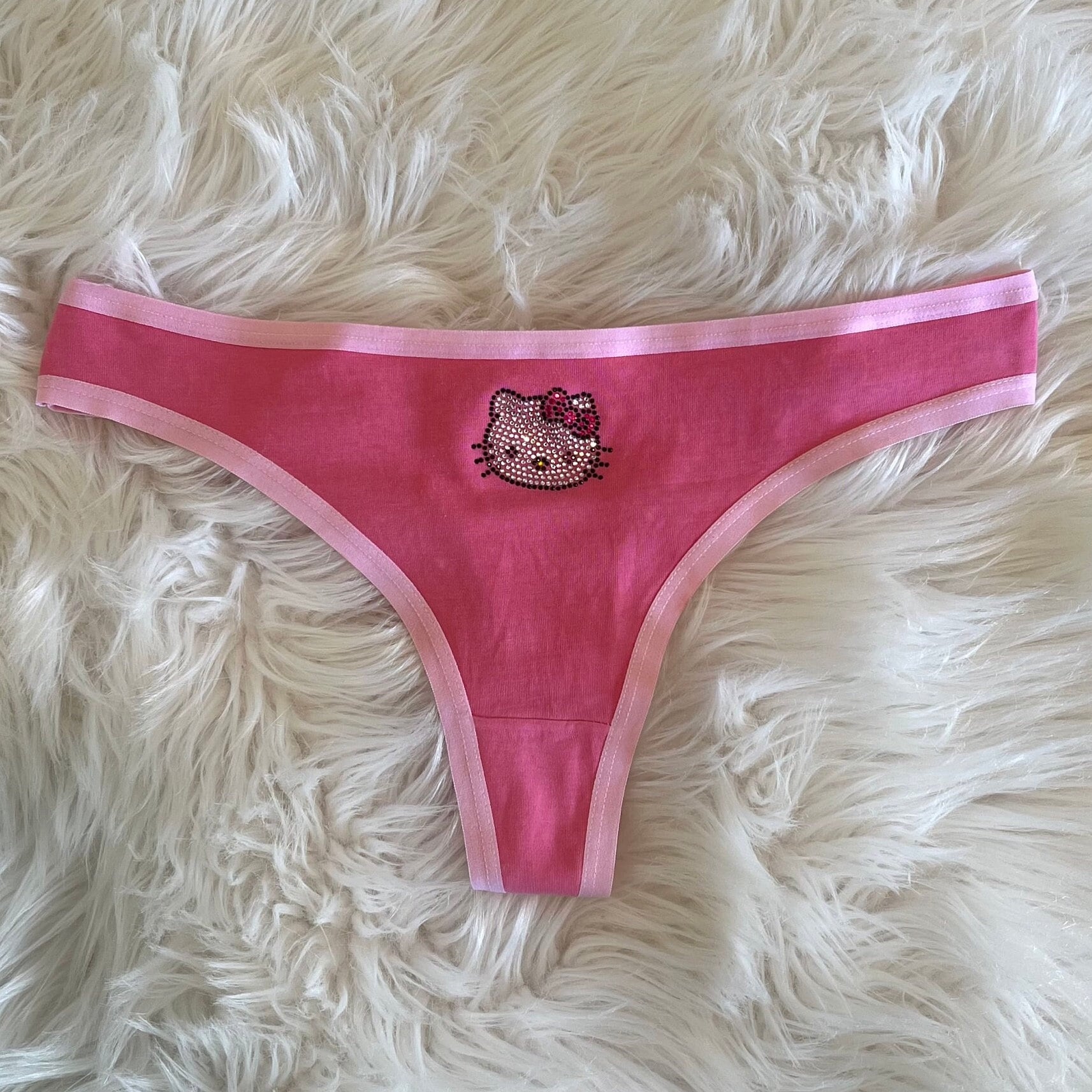 An application scenario or product detail of hello kitty thong - Image 10