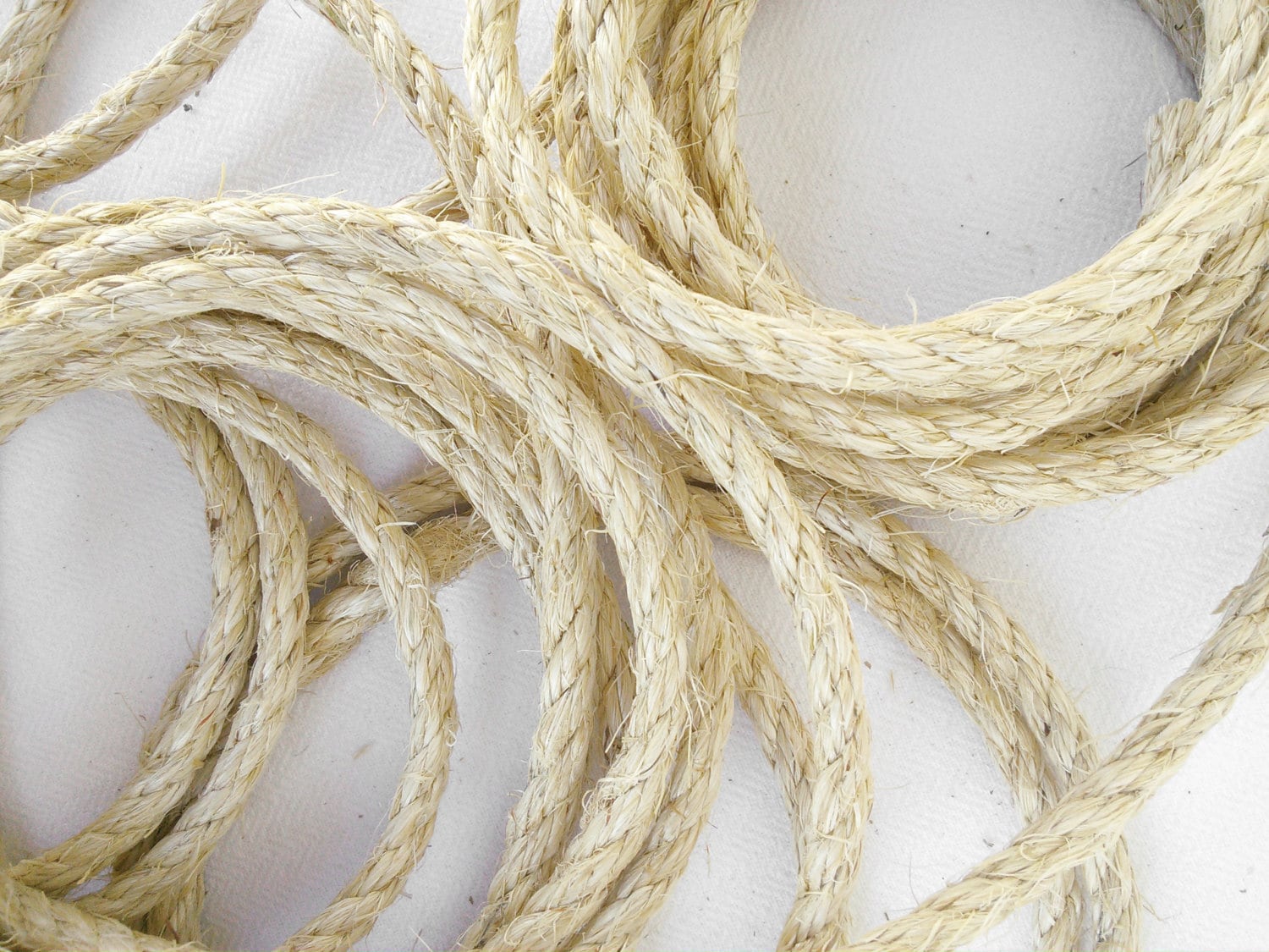 An application scenario or product detail of hemp vs sisal rope for placemats - Image 14