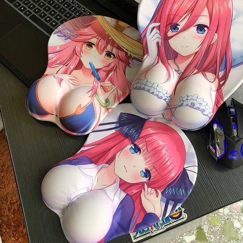 An application scenario or product detail of hentai mousepad - Image 2