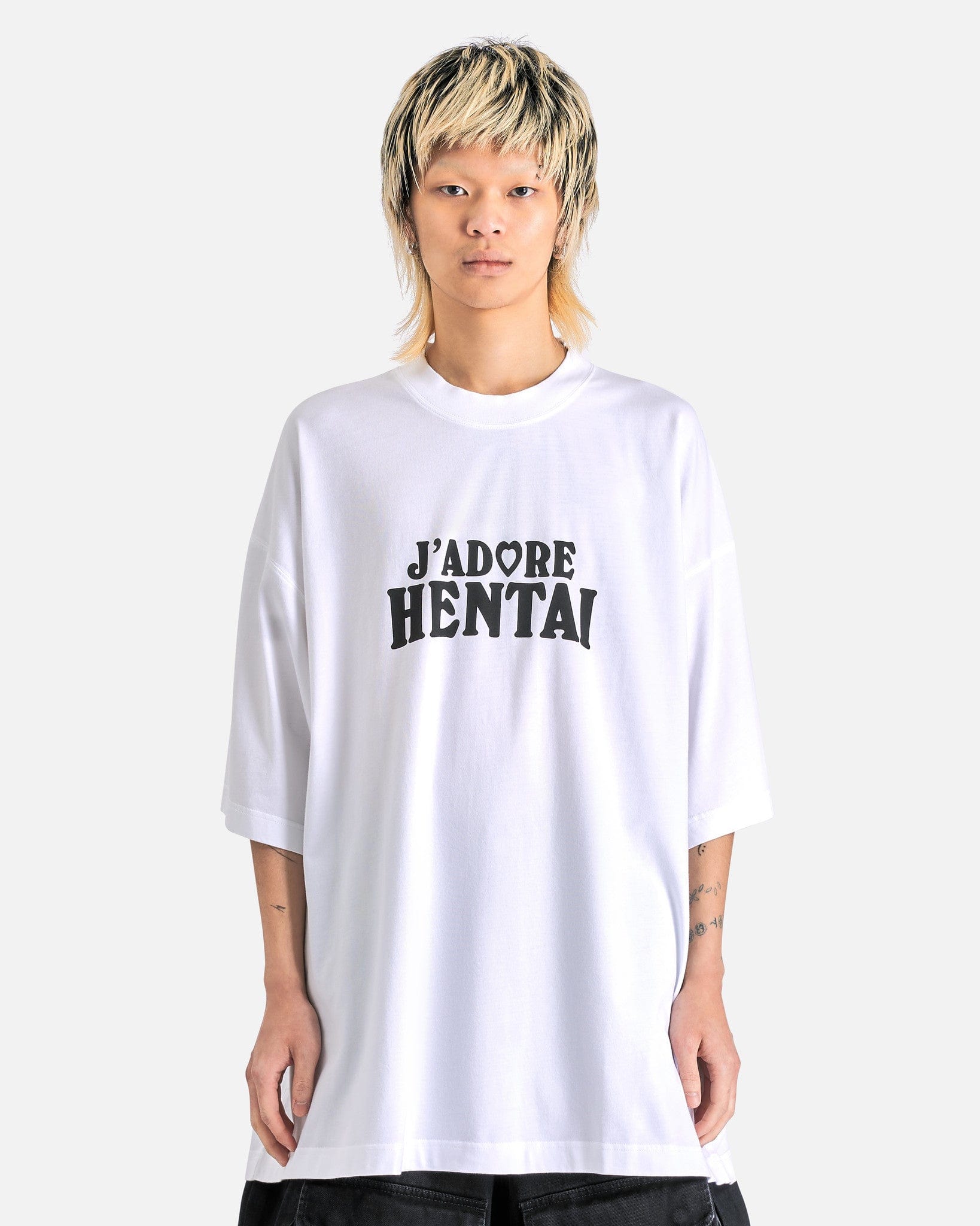 An application scenario or product detail of hentai shirt - Image 4