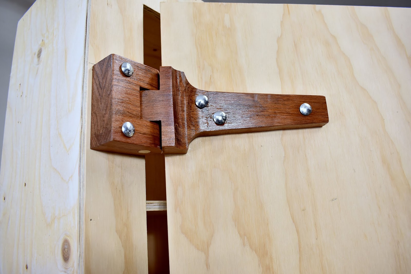 An application scenario or product detail of hinges for wood - Image 20