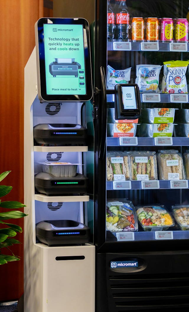 An application scenario or product detail of hot food vending machine - Image 8