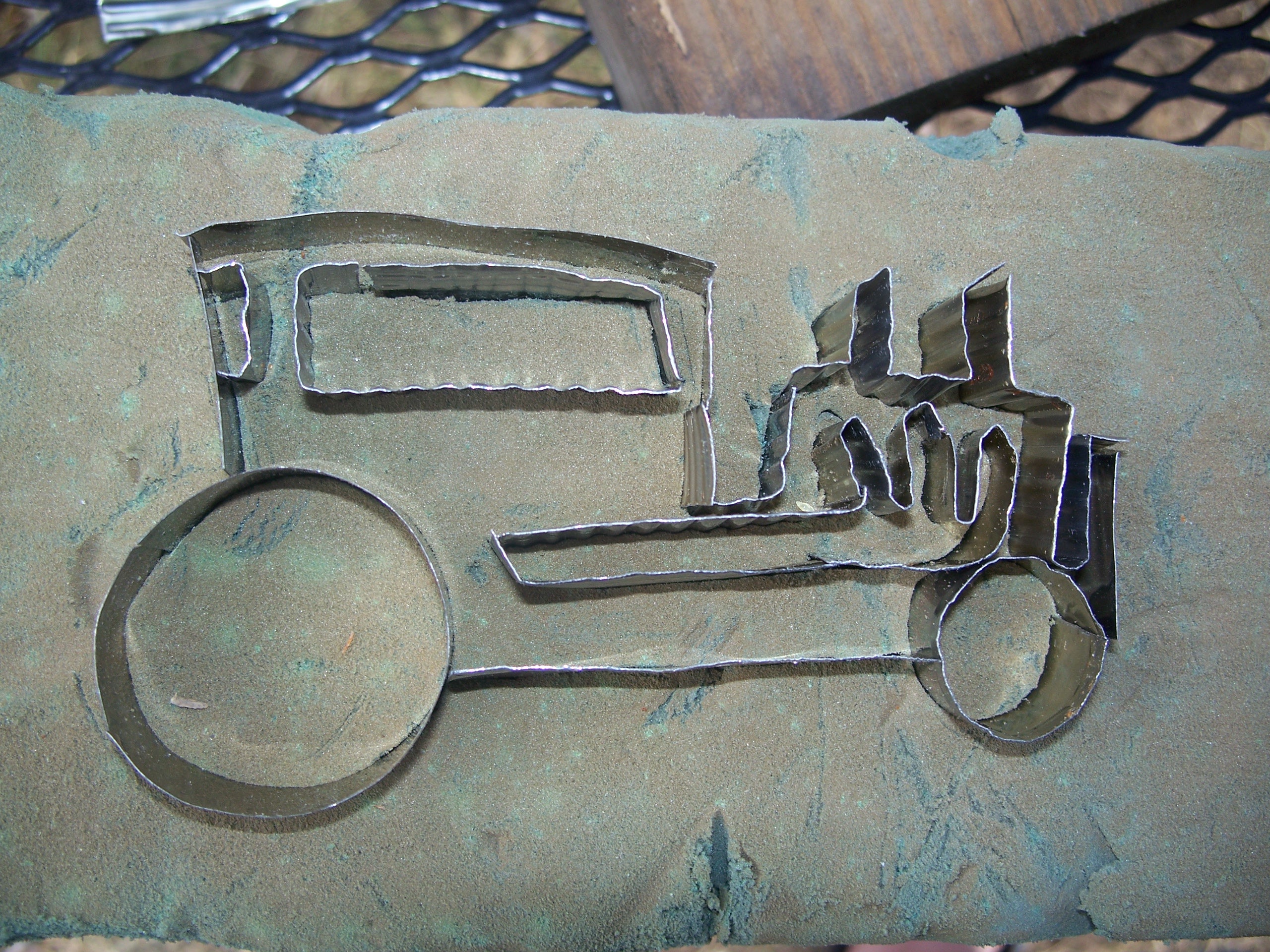 An application scenario or product detail of how to make die cuts - Image 2