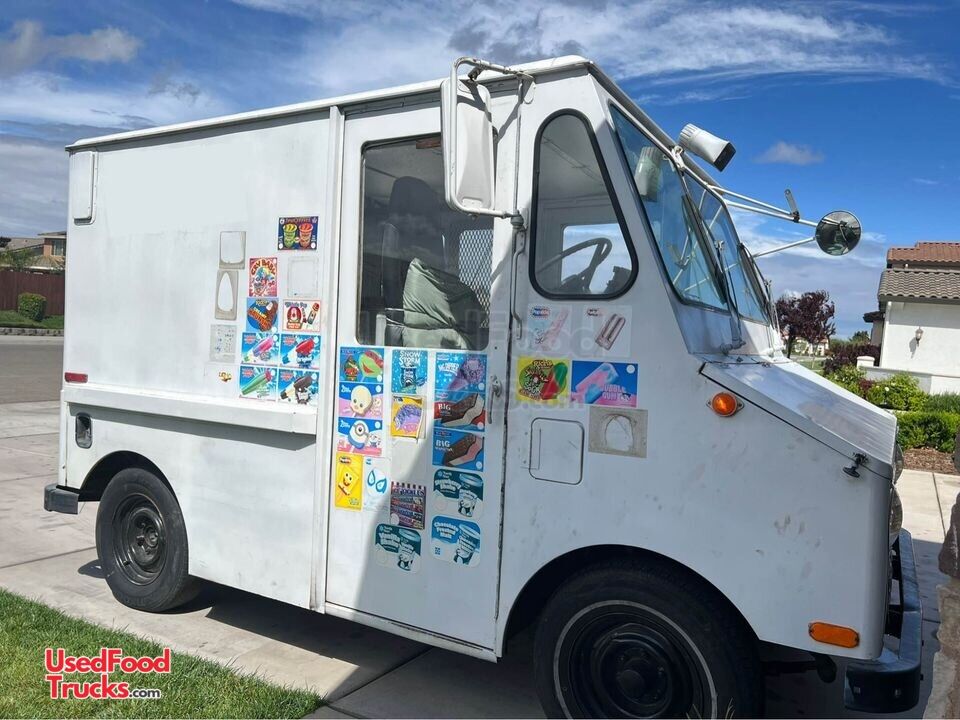 An application scenario or product detail of ice cream van for sale - Image 3