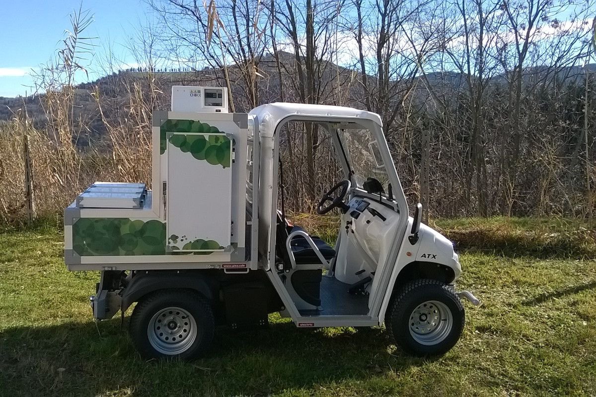 An application scenario or product detail of ice cream van for sale - Image 4