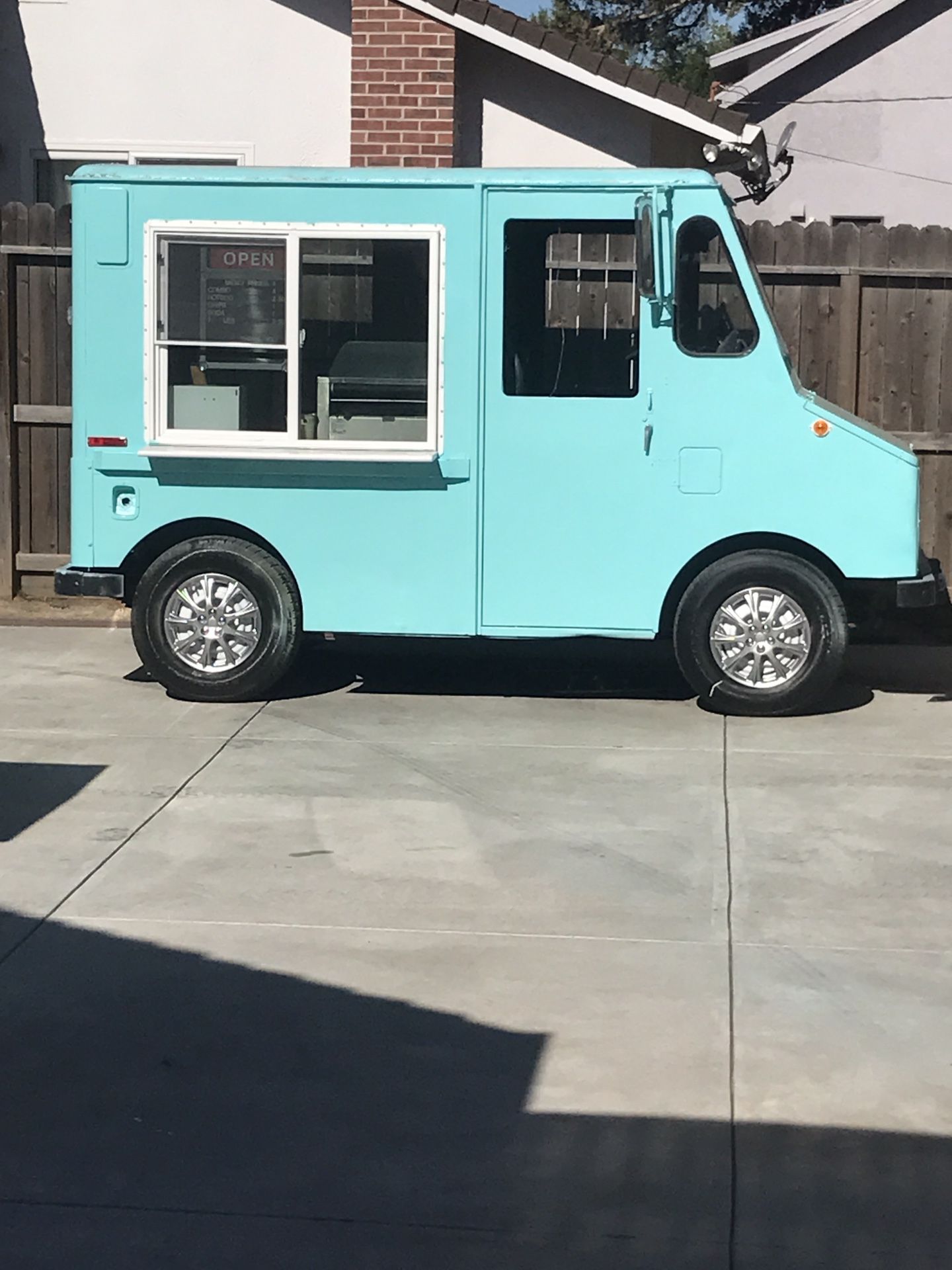 An application scenario or product detail of ice cream van for sale - Image 21