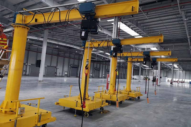 An application scenario or product detail of jib crane and hoist - Image 1