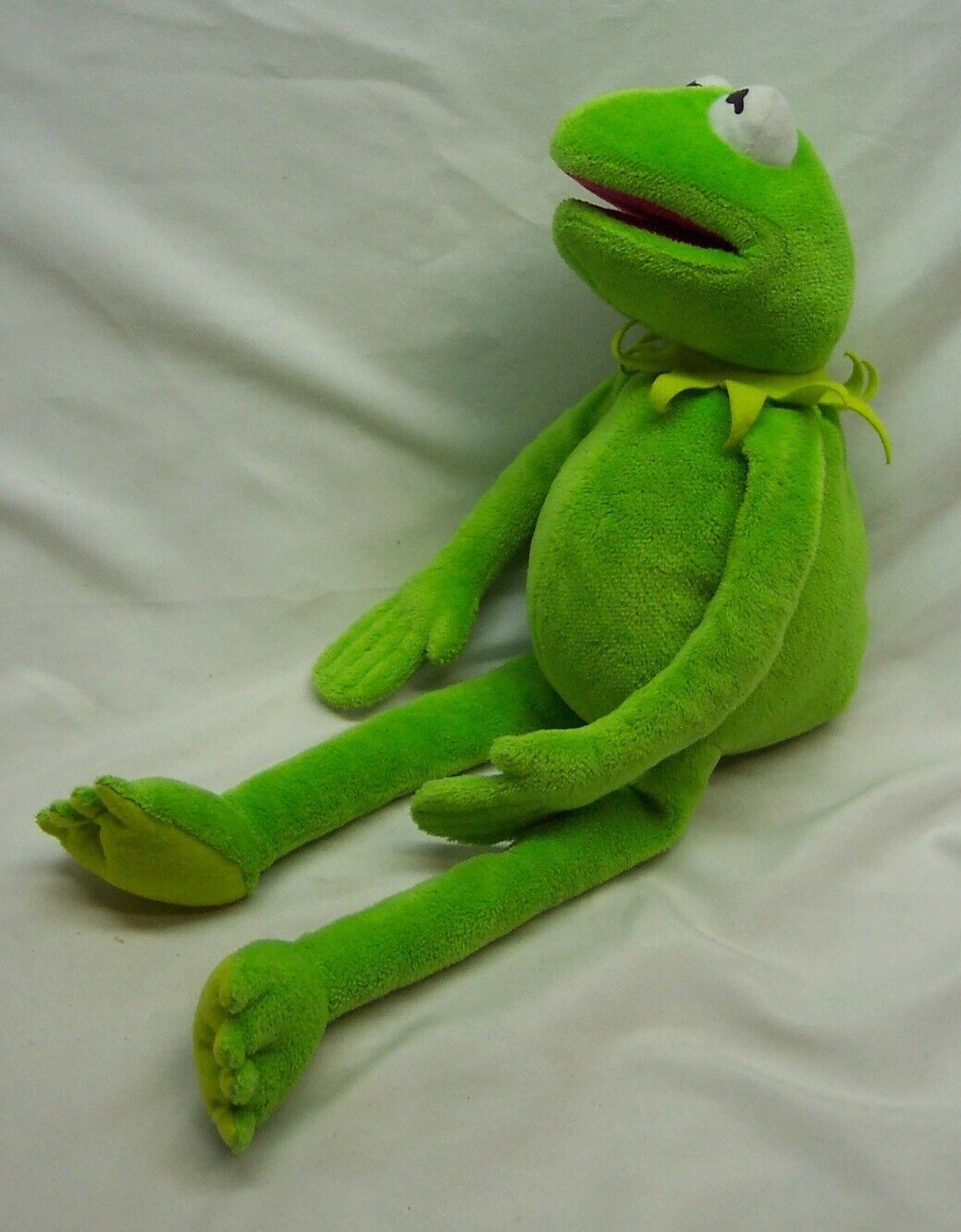 An application scenario or product detail of kermit the frog plush - Image 8