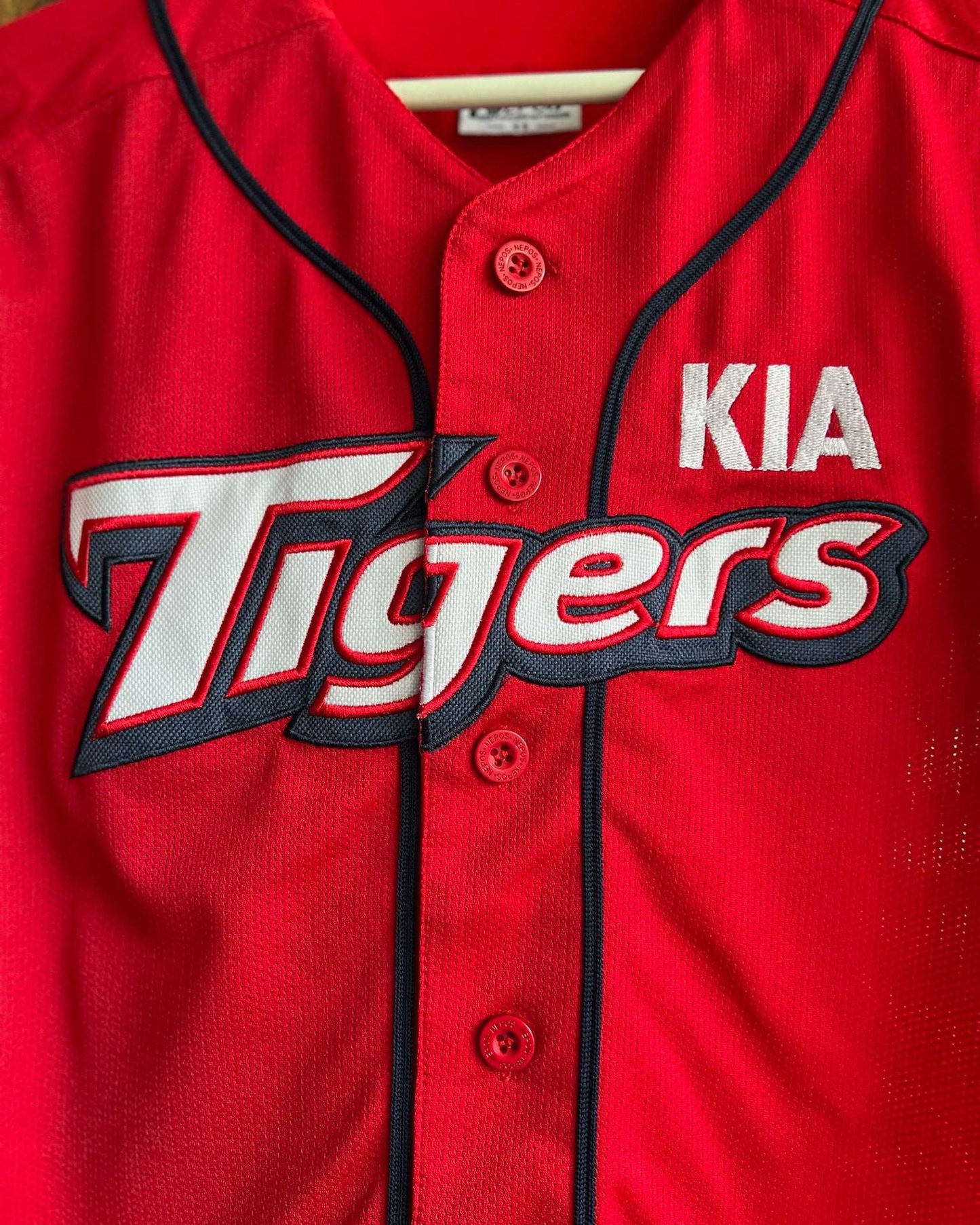 An application scenario or product detail of kia tigers jersey - Image 6