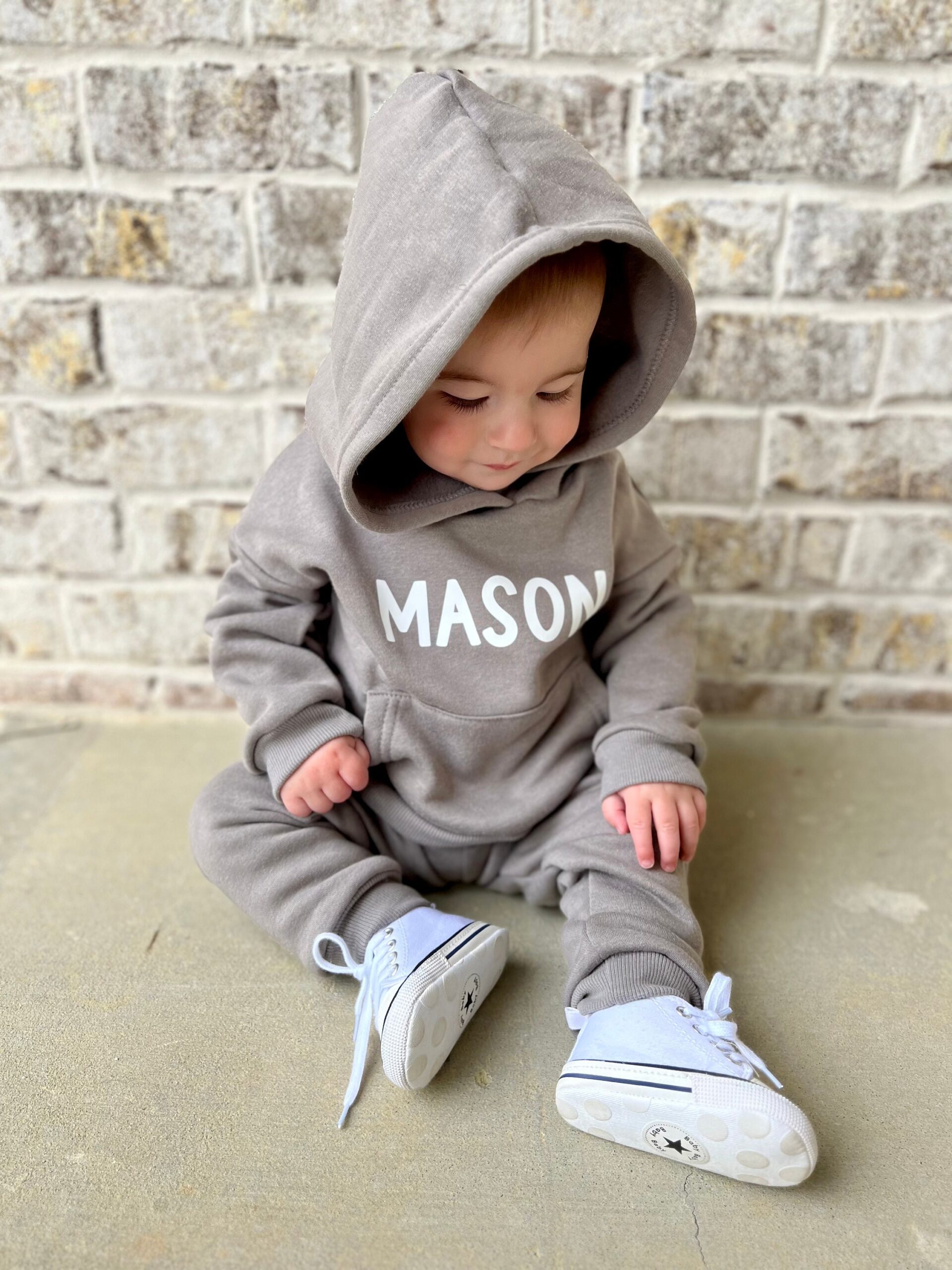 An application scenario or product detail of kids sweatsuits - Image 6