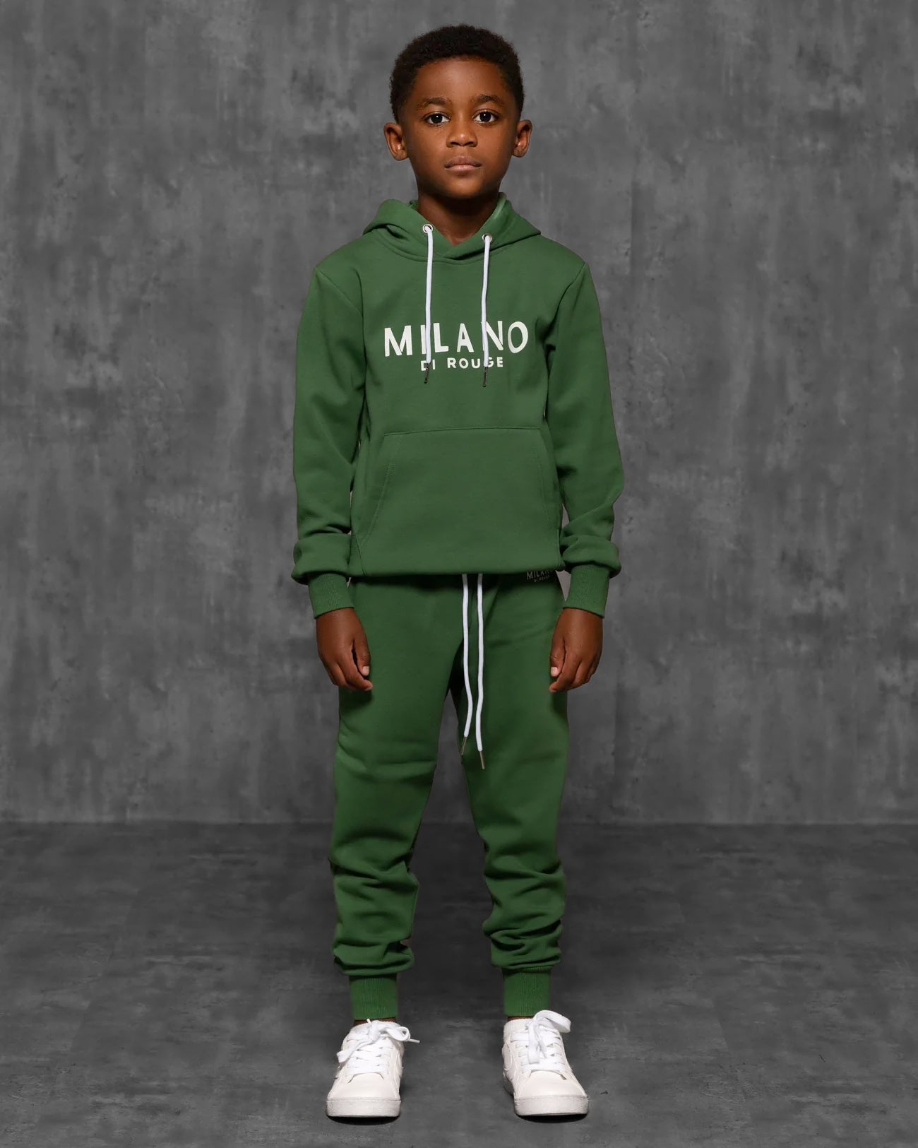 An application scenario or product detail of kids sweatsuits - Image 14