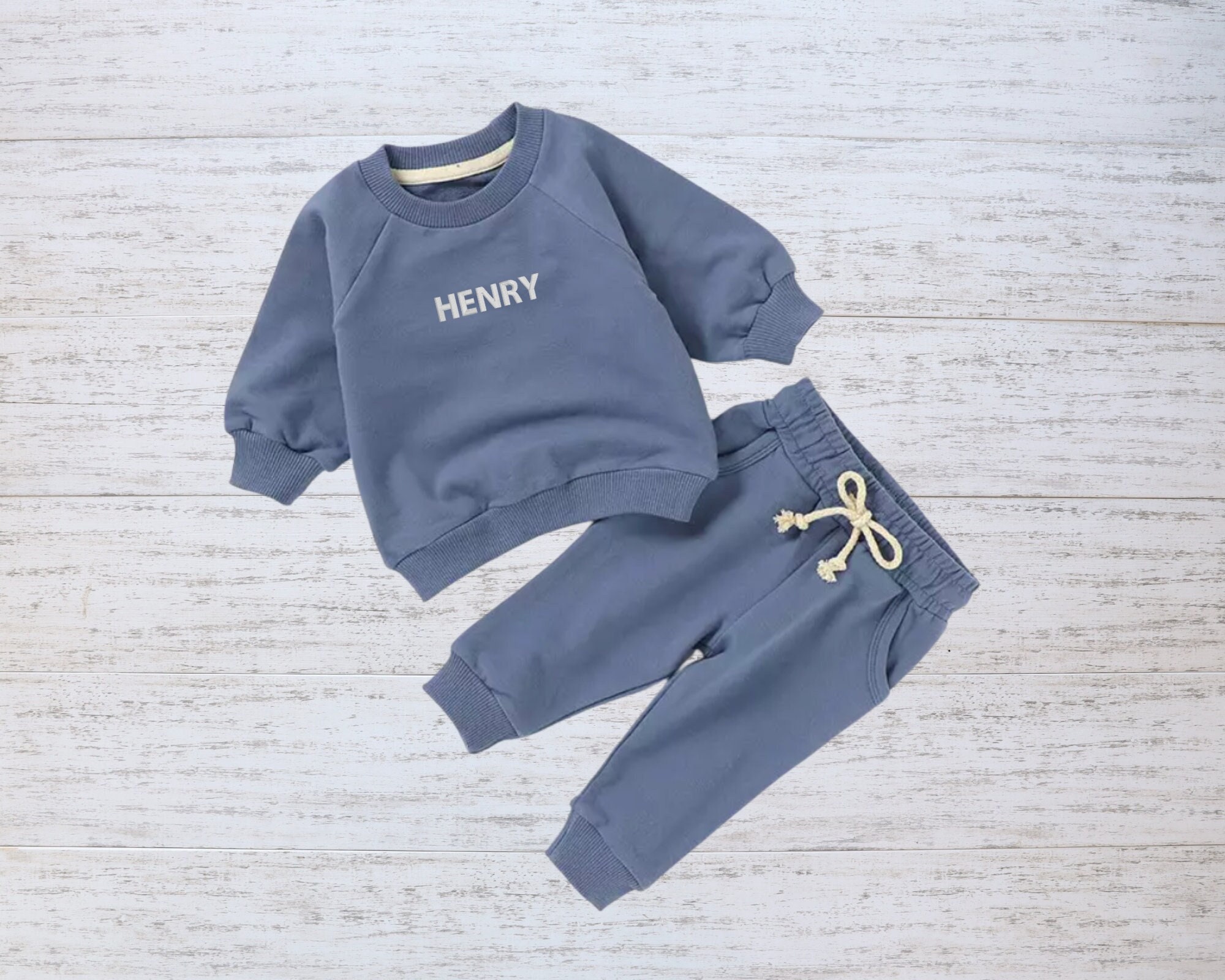 An application scenario or product detail of kids sweatsuits - Image 24