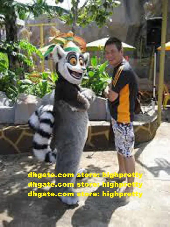 An application scenario or product detail of king julien costume - Image 4