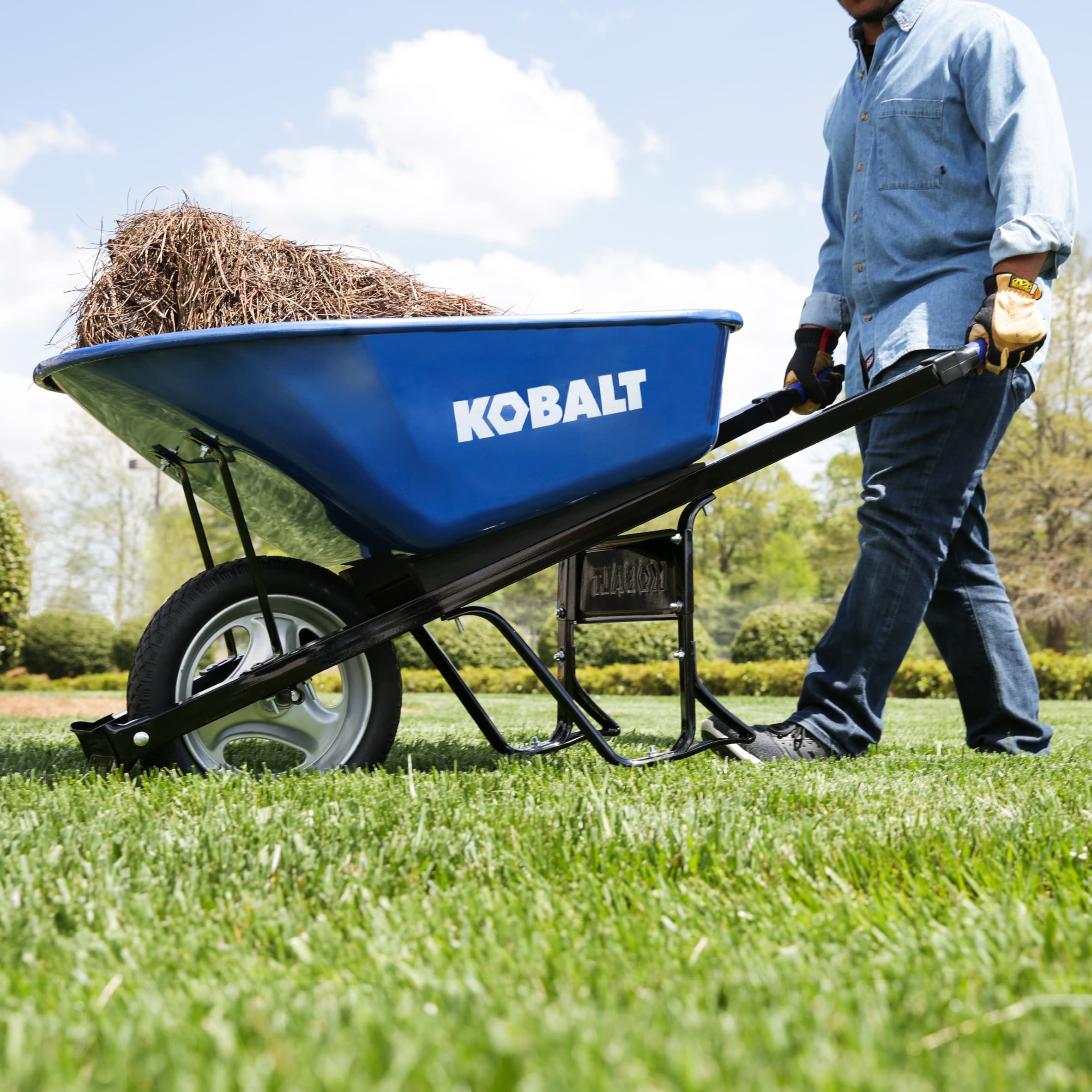 An application scenario or product detail of kobalt wheelbarrow - Image 2