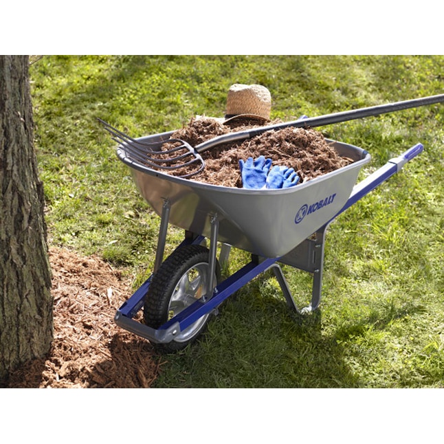 An application scenario or product detail of kobalt wheelbarrow - Image 4