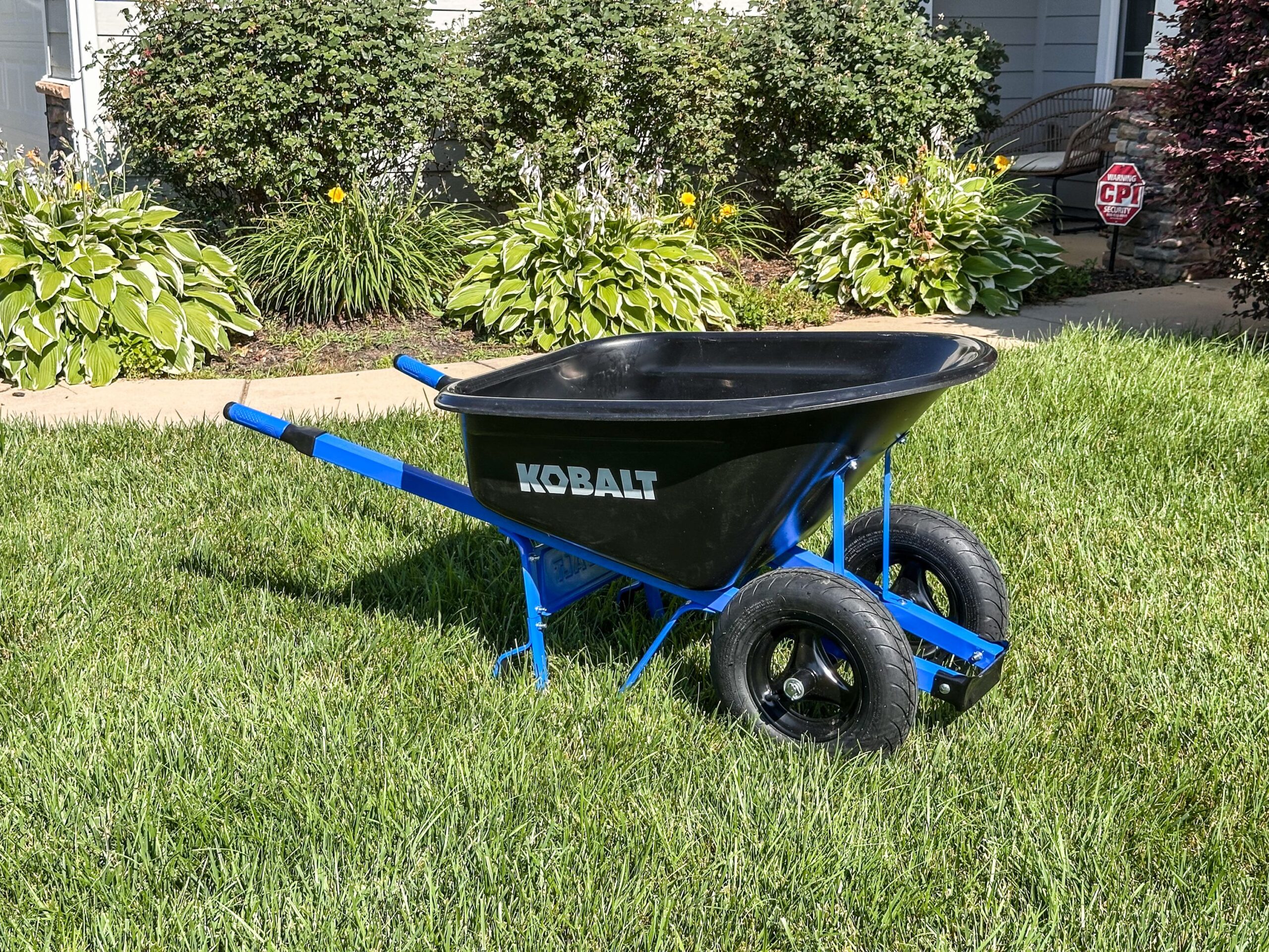 An application scenario or product detail of kobalt wheelbarrow - Image 14