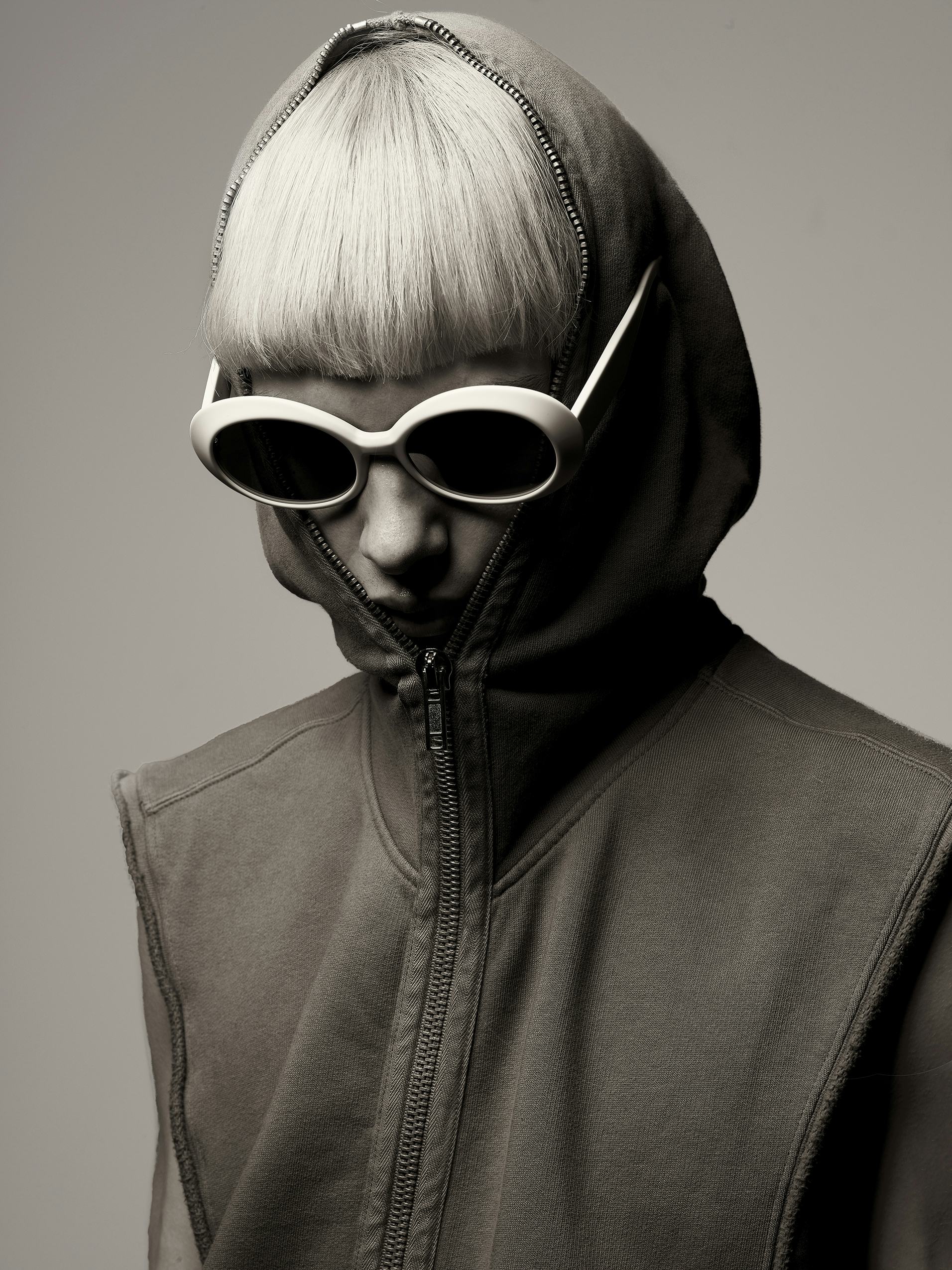 An application scenario or product detail of kurt cobain sunglasses - Image 19