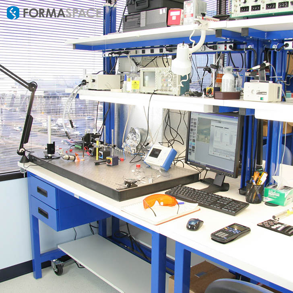 关于 lab bench 的说明性图片 1