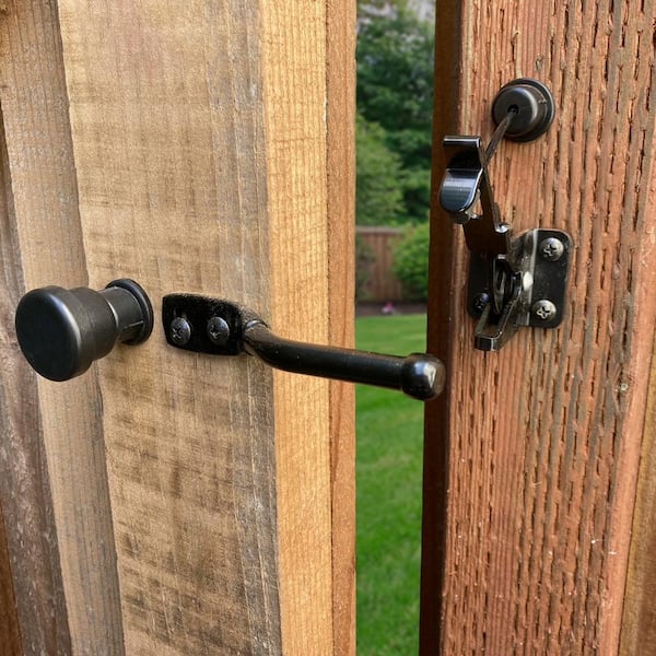 关于 latch on a gate 的说明性图片 2