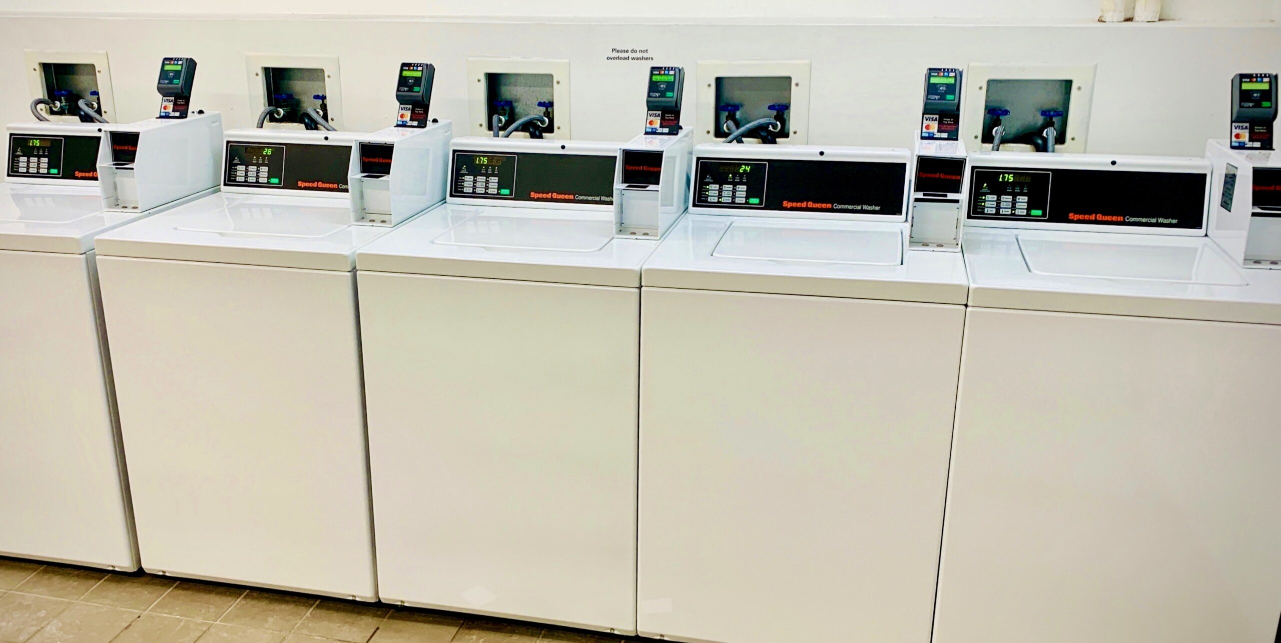 An application scenario or product detail of laundromat machines for sale - Image 15