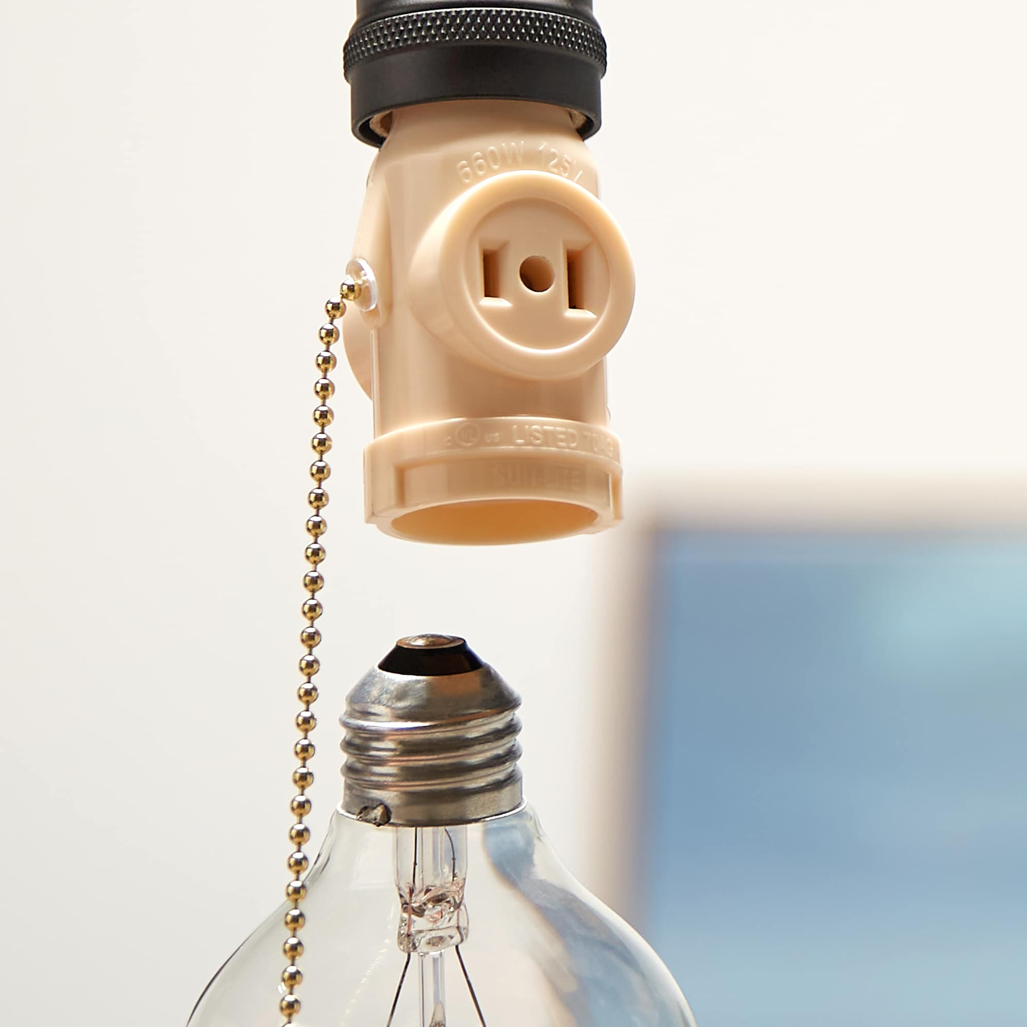 An application scenario or product detail of lighting squid to bulb socket - Image 15
