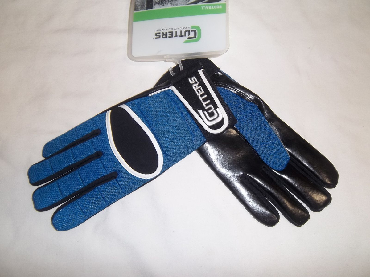 An application scenario or product detail of linebacker gloves - Image 3