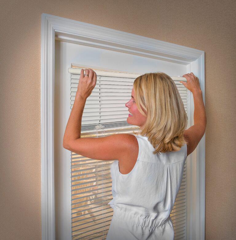 An application scenario or product detail of magnetic blinds for steel doors - Image 17