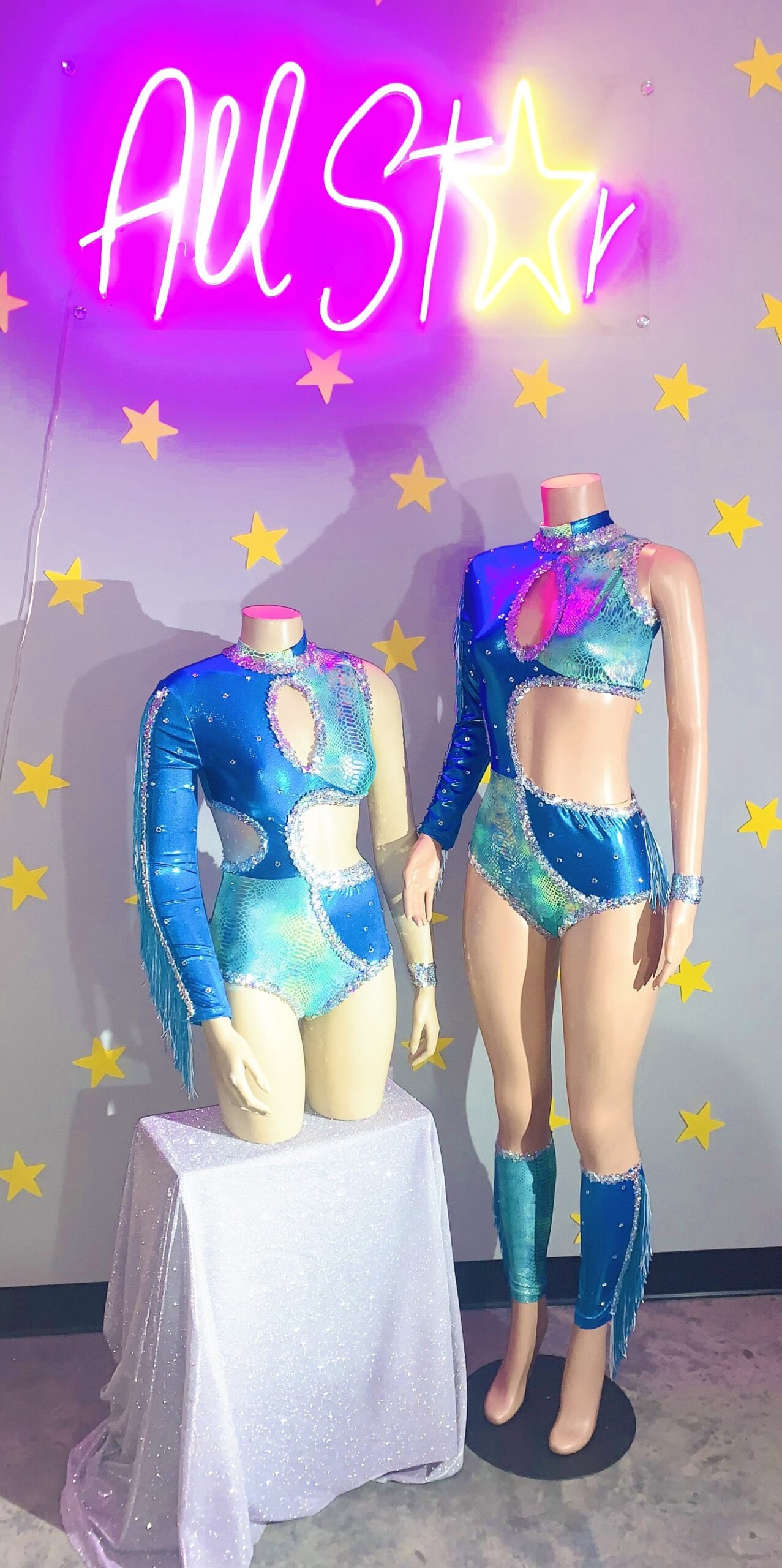 Featured image for the majorette dance uniforms guide