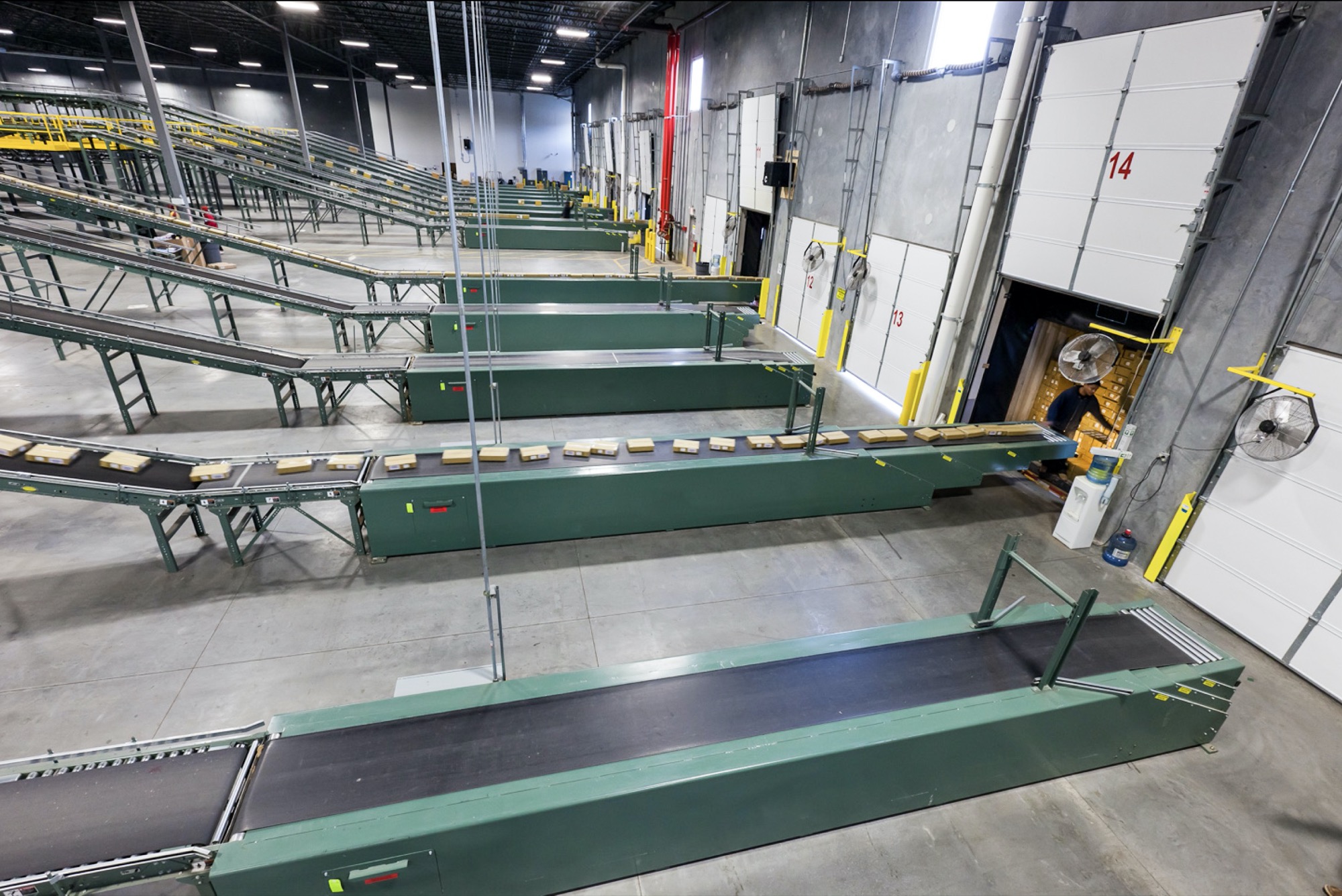 An application scenario or product detail of mechanical conveyor - Image 24