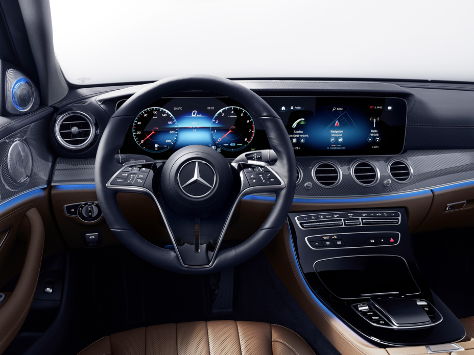 An application scenario or product detail of mercedes benz steering wheel - Image 1