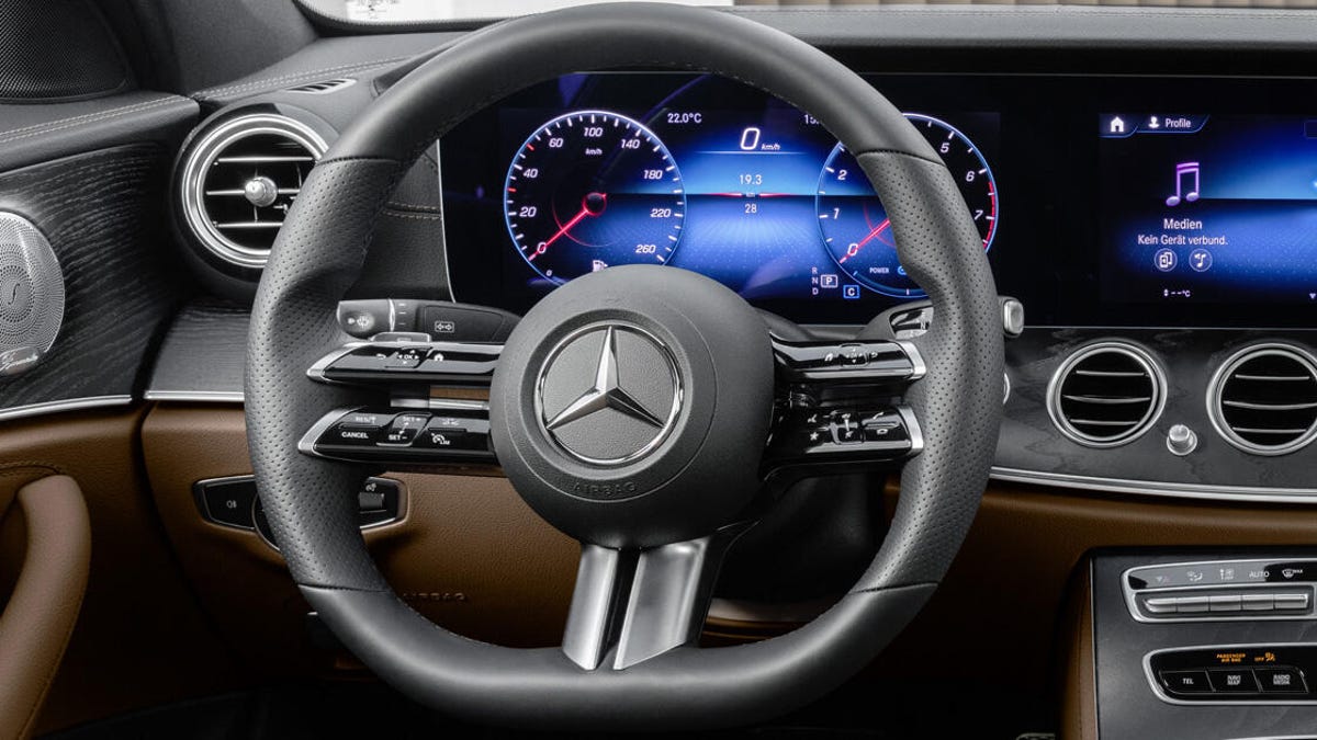 An application scenario or product detail of mercedes benz steering wheel - Image 5