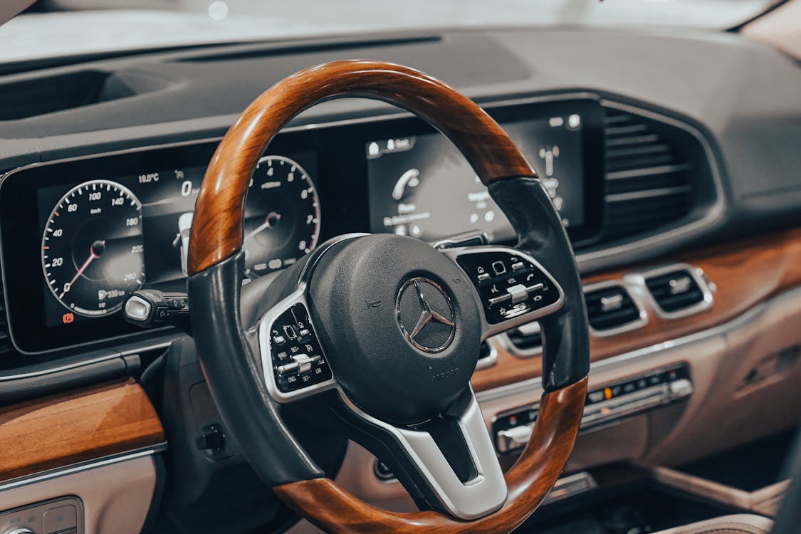 An application scenario or product detail of mercedes benz steering wheel - Image 9