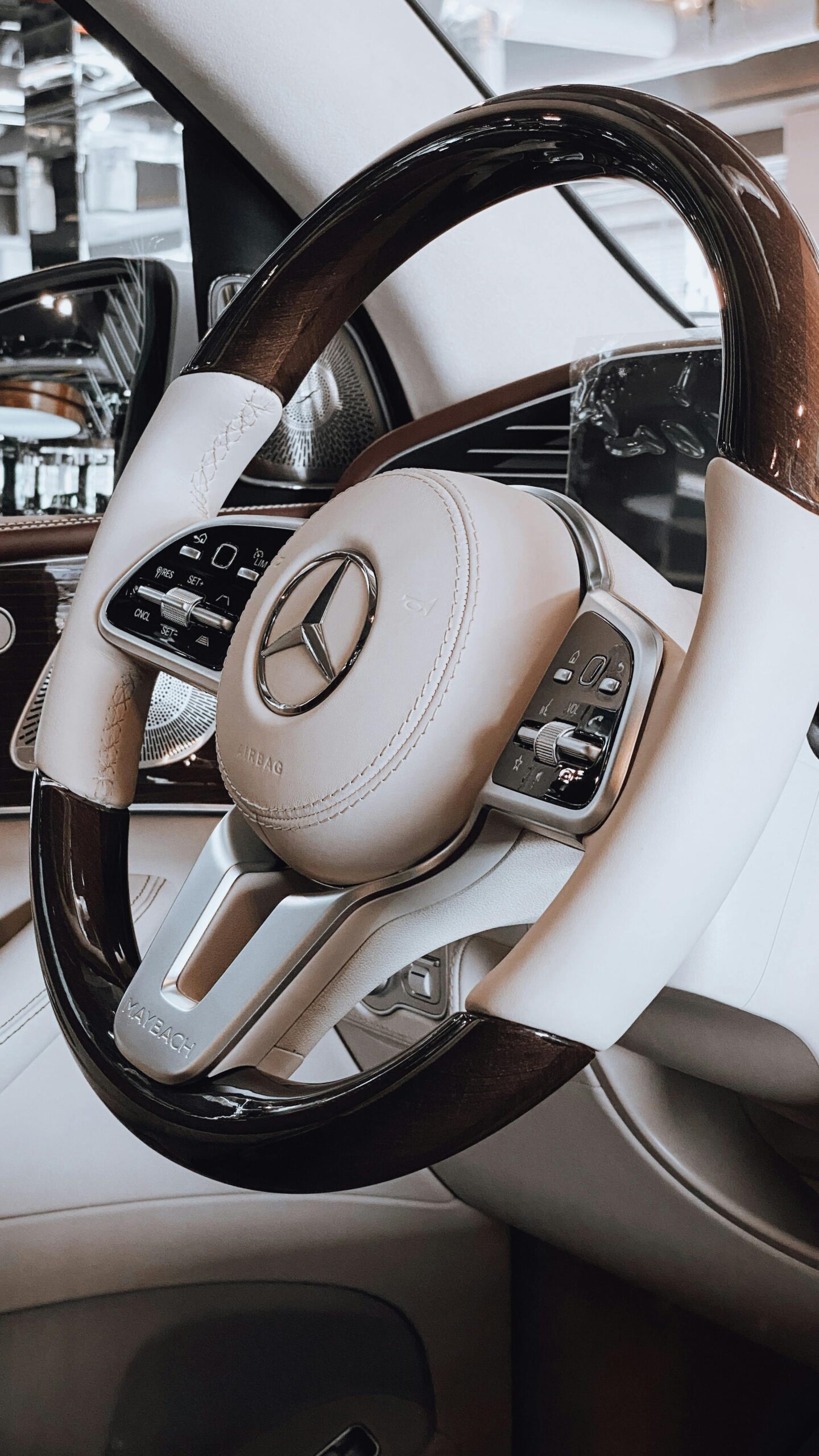 An application scenario or product detail of mercedes benz steering wheel - Image 14
