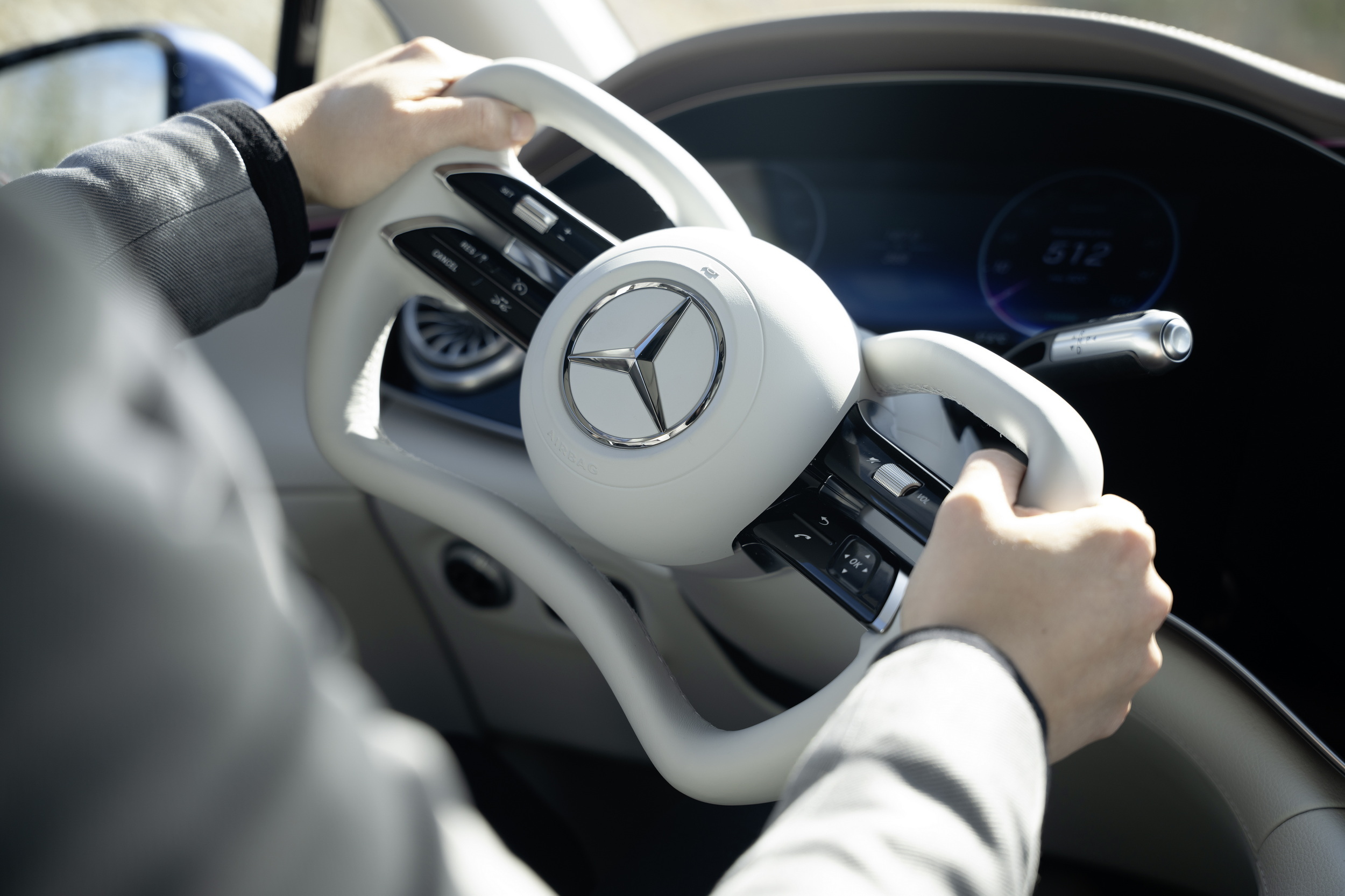 An application scenario or product detail of mercedes steering wheel - Image 16