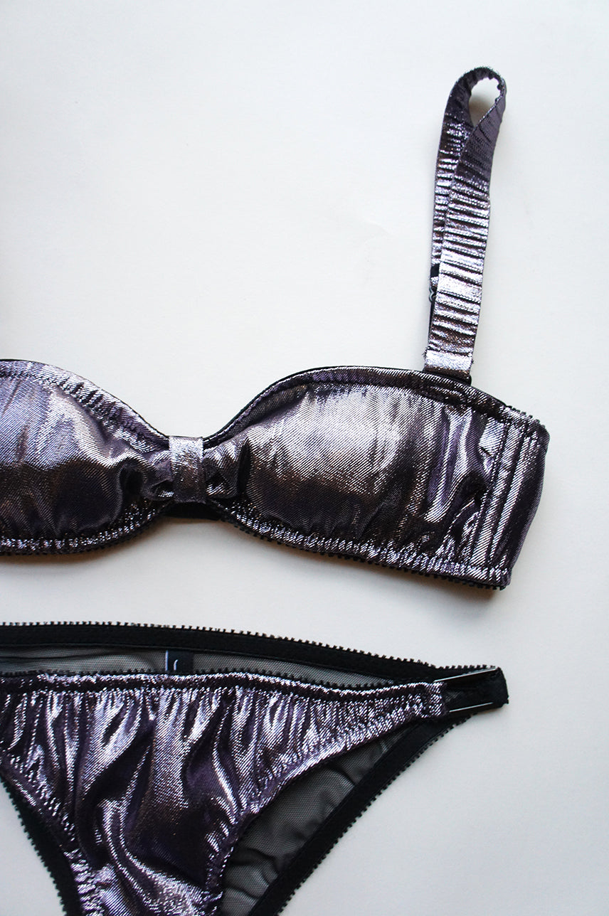 An application scenario or product detail of metallic panties - Image 17