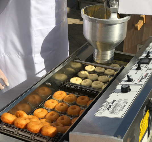 An application scenario or product detail of mini donut machine - Image 3