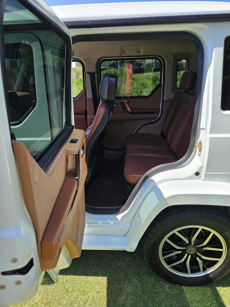 An application scenario or product detail of mini g wagon golf cart - Image 2