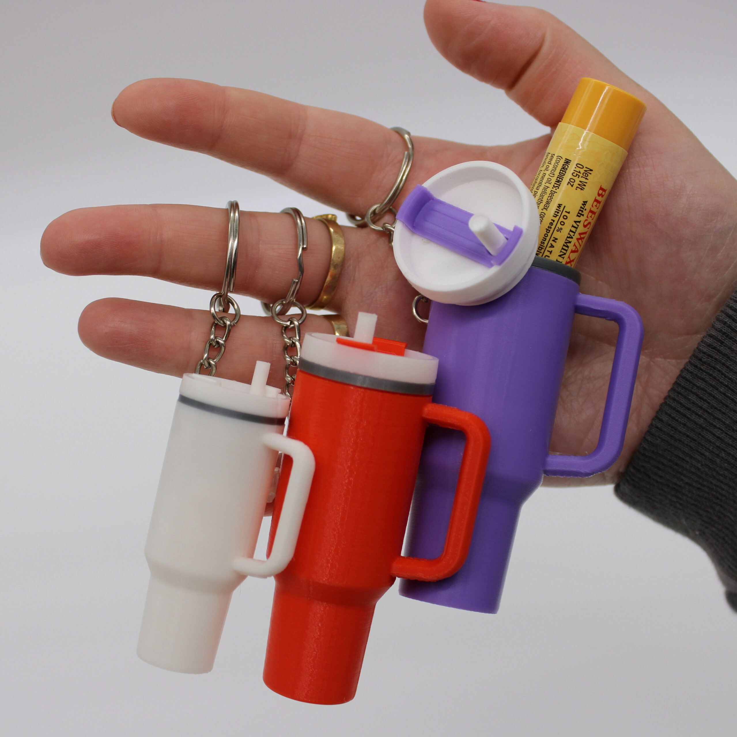 An application scenario or product detail of mini stanley cup keychain - Image 18
