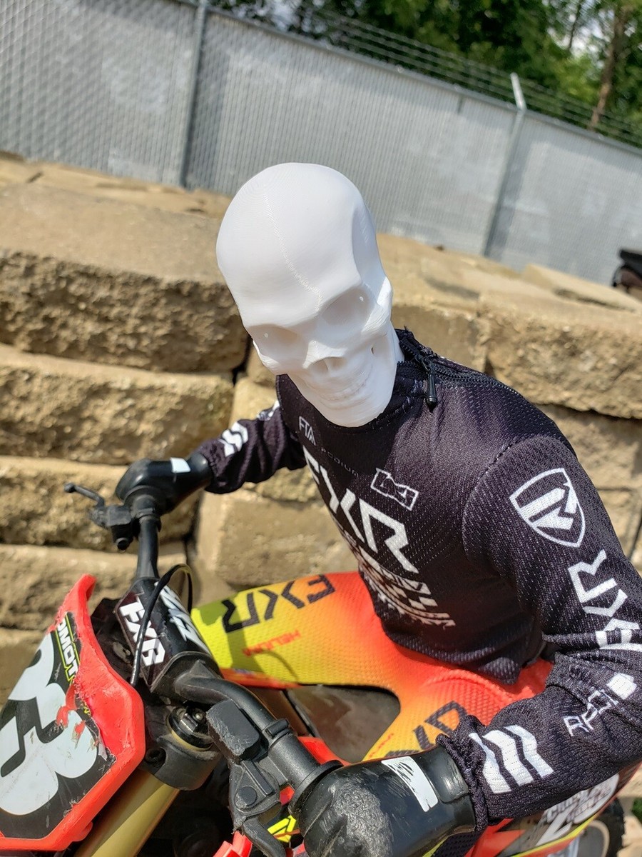 An application scenario or product detail of motocross helmet skull - Image 12
