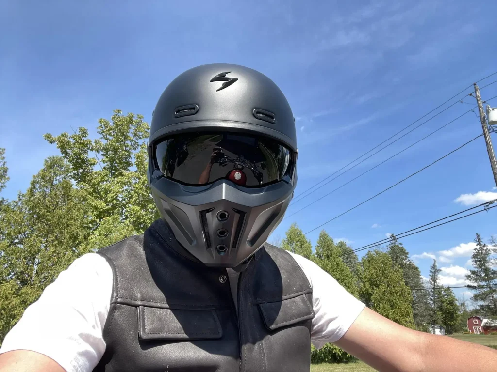 An application scenario or product detail of motorbike helmet skull - Image 20