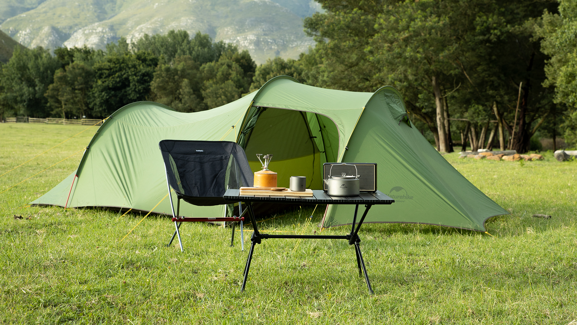 An application scenario or product detail of naturehike ft11 height adjustable camping for sale - Image 4